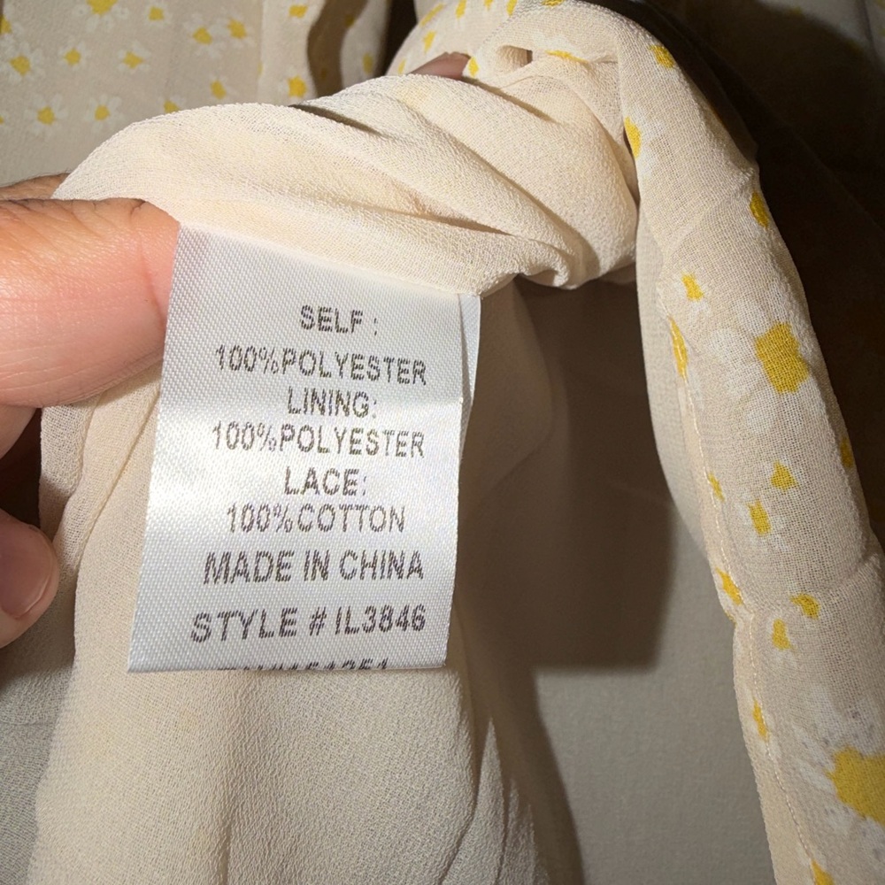 Brand new! Women's Cream Floral Peasant Blouse with Lace Trim - Picture 4 of 4
